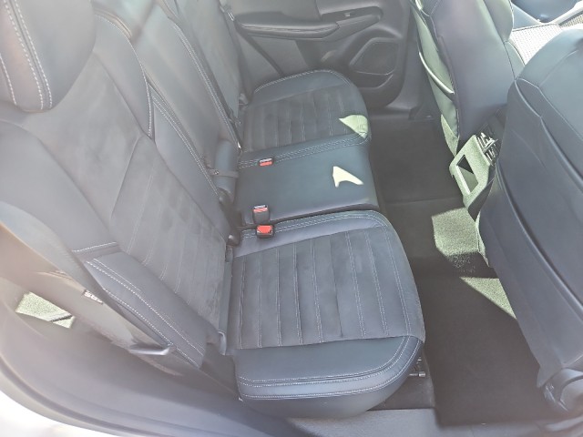 Used 2022 White Diamond Mitsubishi SE image 14