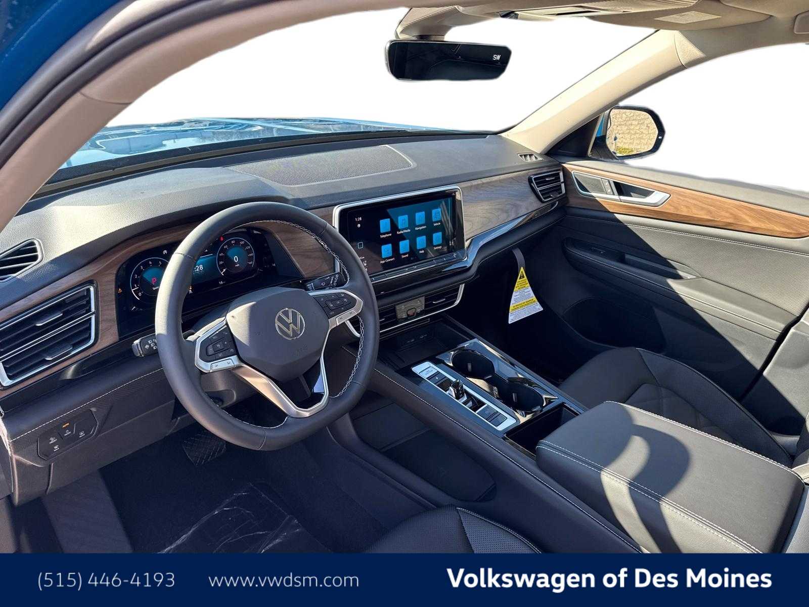 2025 Volkswagen Atlas SE Technology photo 2