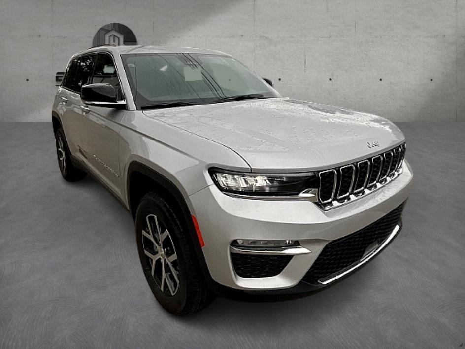 2025 Jeep Grand Cherokee Limited photo 4