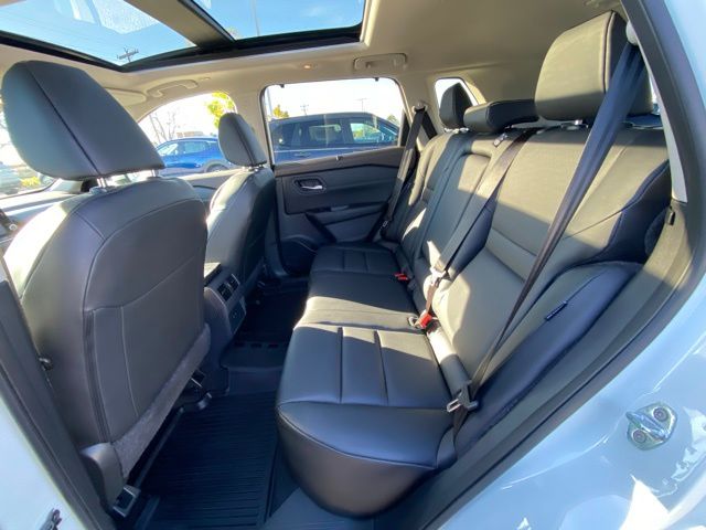 2023 Nissan Rogue SV photo 19
