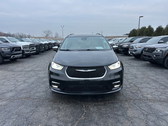 2021 Chrysler Pacifica Limited photo 3