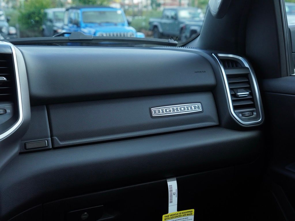 New 2026 Diamond Black Crystal Pearl-Coat Exterior Paint RAM Big Horn Night Edition image 26