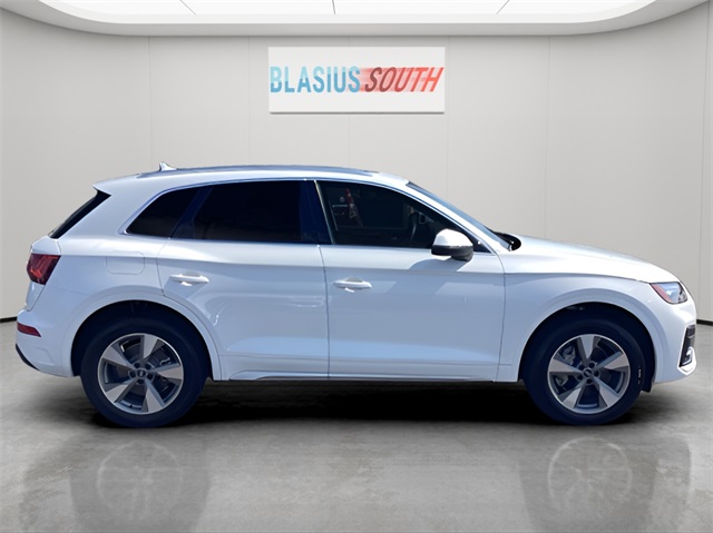 2024 Audi Q5 40 Premium Plus photo 2