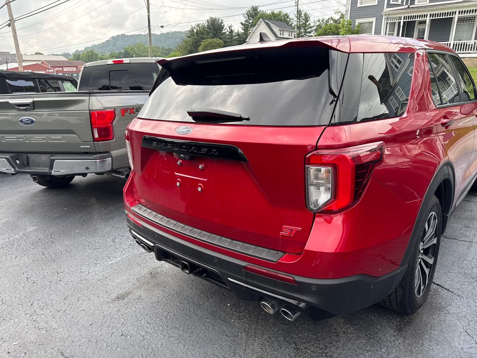 2021 Ford Explorer ST photo 4