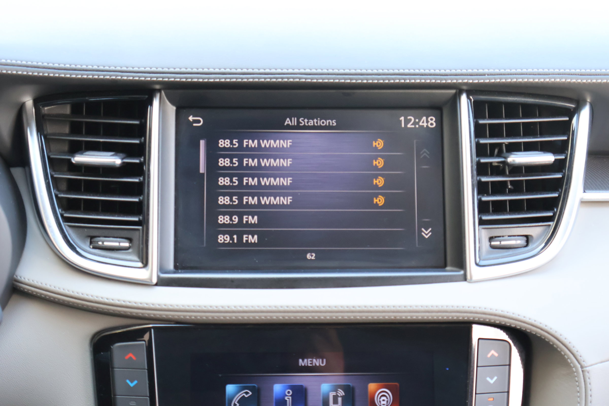 2023 Infiniti QX50 Luxe photo 2