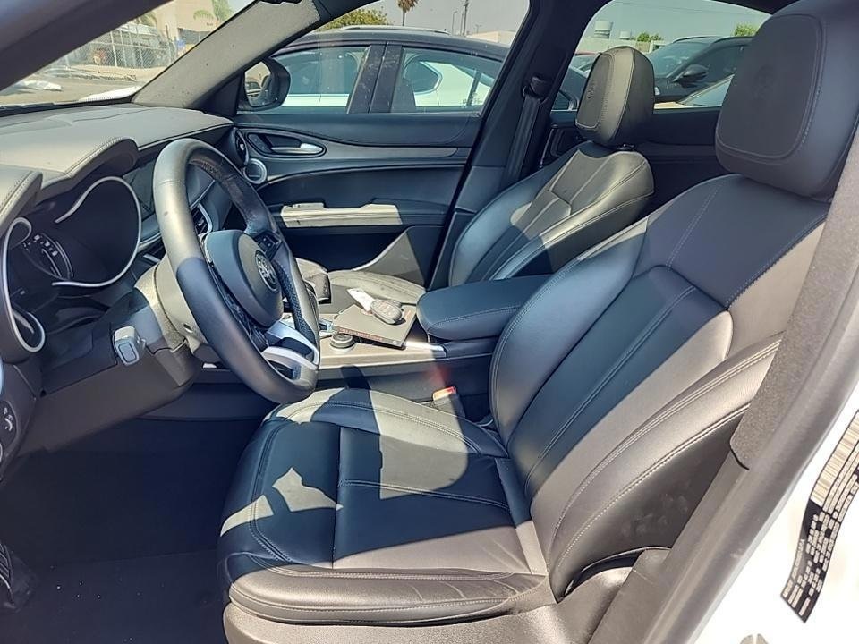 2022 Alfa Romeo Stelvio Ti photo 3
