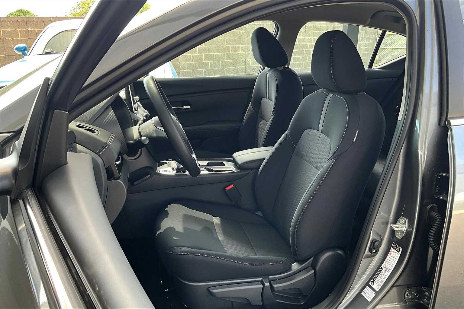 2025 Nissan Sentra SV photo 14
