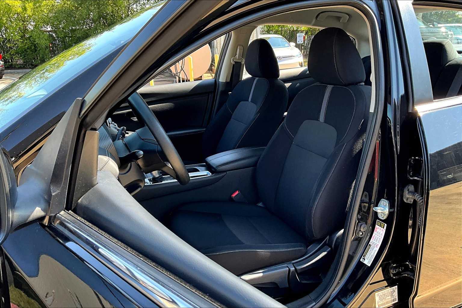 2023 Nissan Sentra SV photo 7