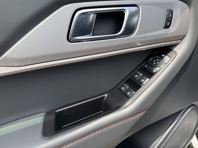 2025 Ford Explorer photo 25