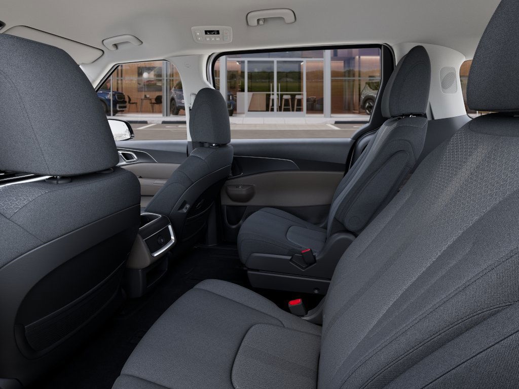 2026 Kia Carnival LX photo 17