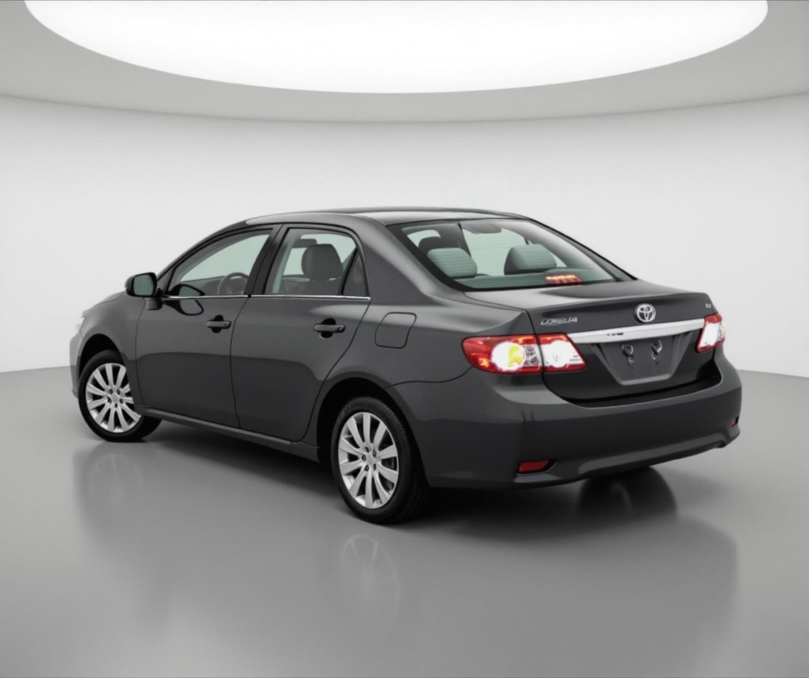 2013 Toyota Corolla LE photo 3