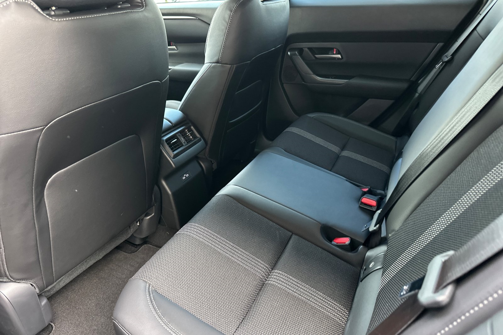 2025 Mazda CX-50 Preferred photo 12
