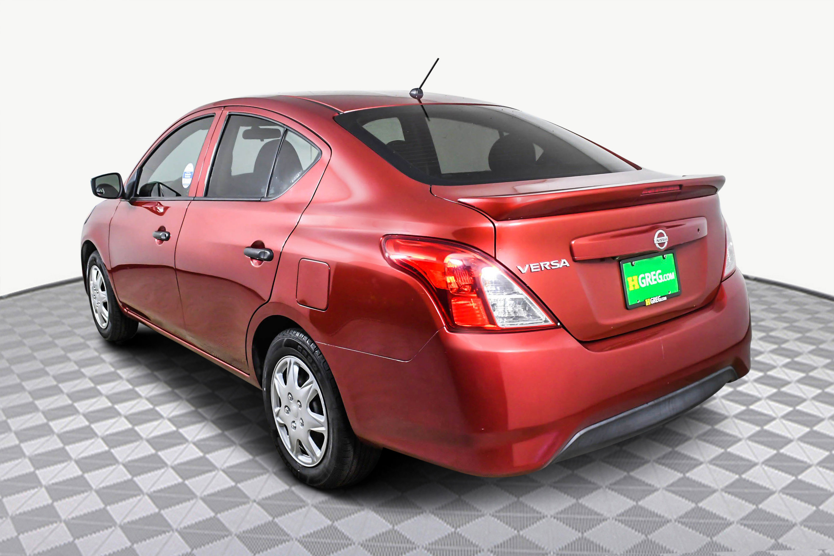 2019 Nissan Versa Sedan Plus photo 2