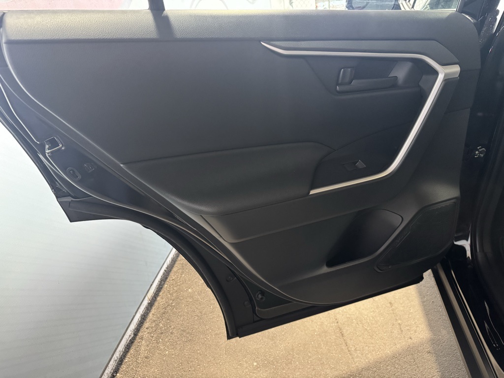 2025 Toyota RAV4 LE photo 21