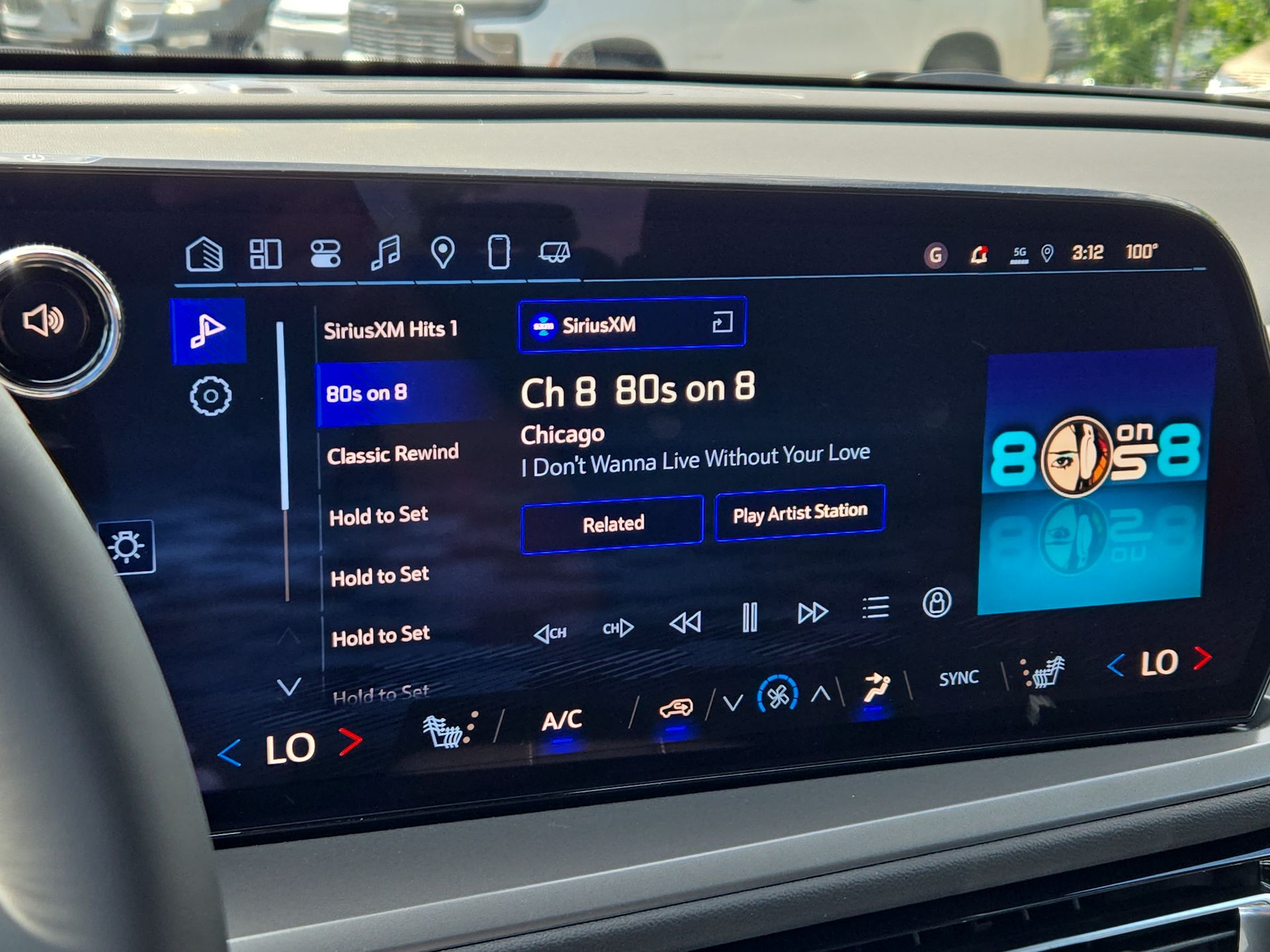 2025 Chevrolet Traverse photo 18