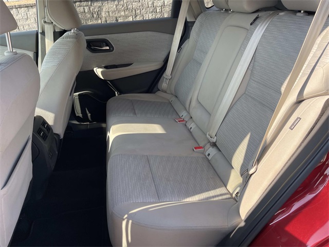2021 Nissan Rogue SV photo 16