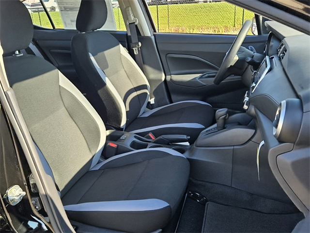 2025 Nissan Versa 1.6 S photo 12
