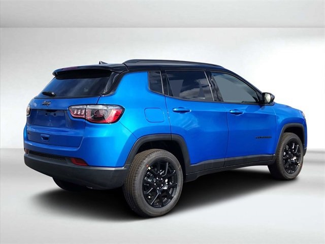 2024 Jeep Compass Latitude photo 3