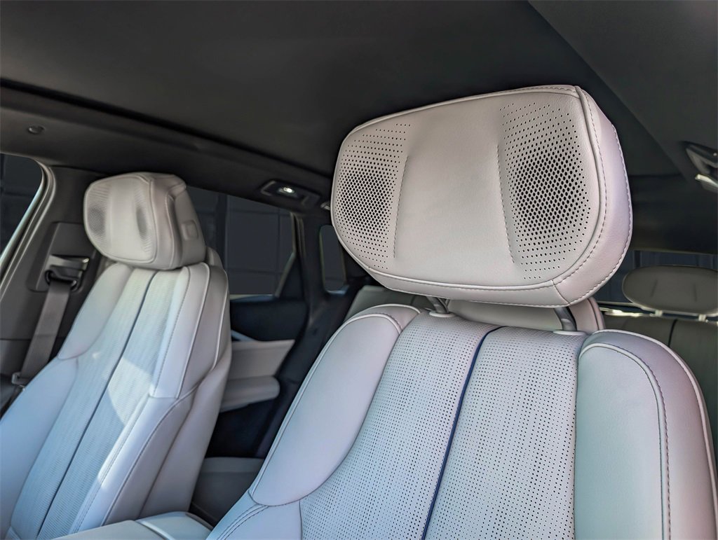 2026 Cadillac Lyriq Luxury photo 9