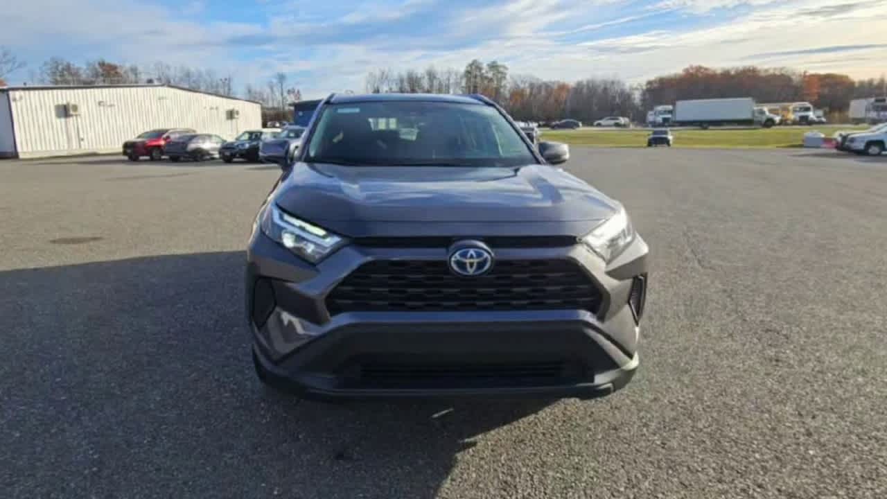 2024 Toyota RAV4 Hybrid XLE photo 2