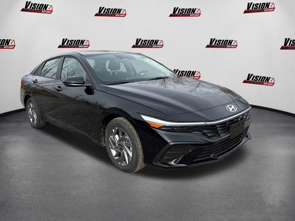 2026 Hyundai Elantra Blue SEL Sport photo 3