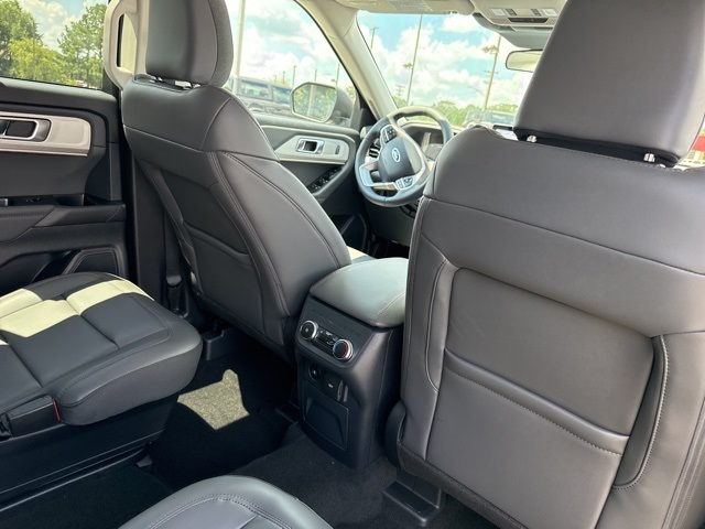 2025 Ford Explorer photo 15