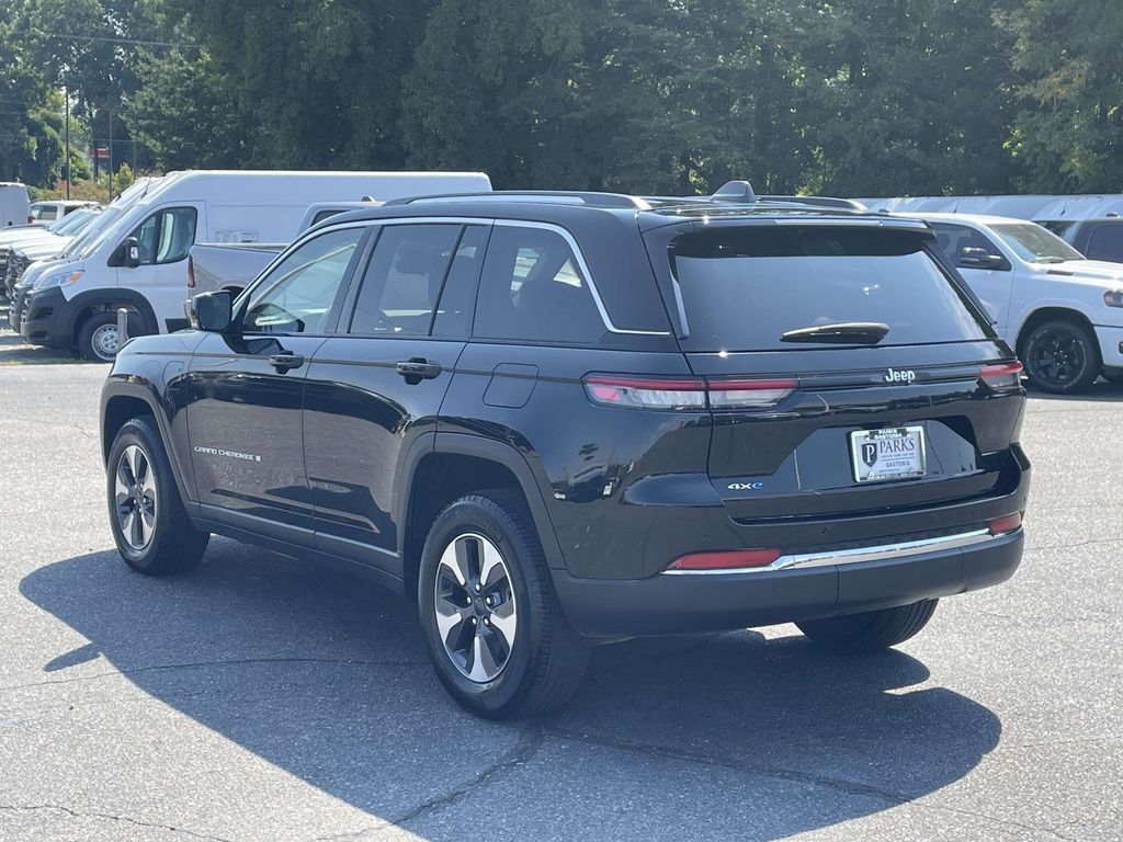 2023 Jeep Cherokee Base photo 5