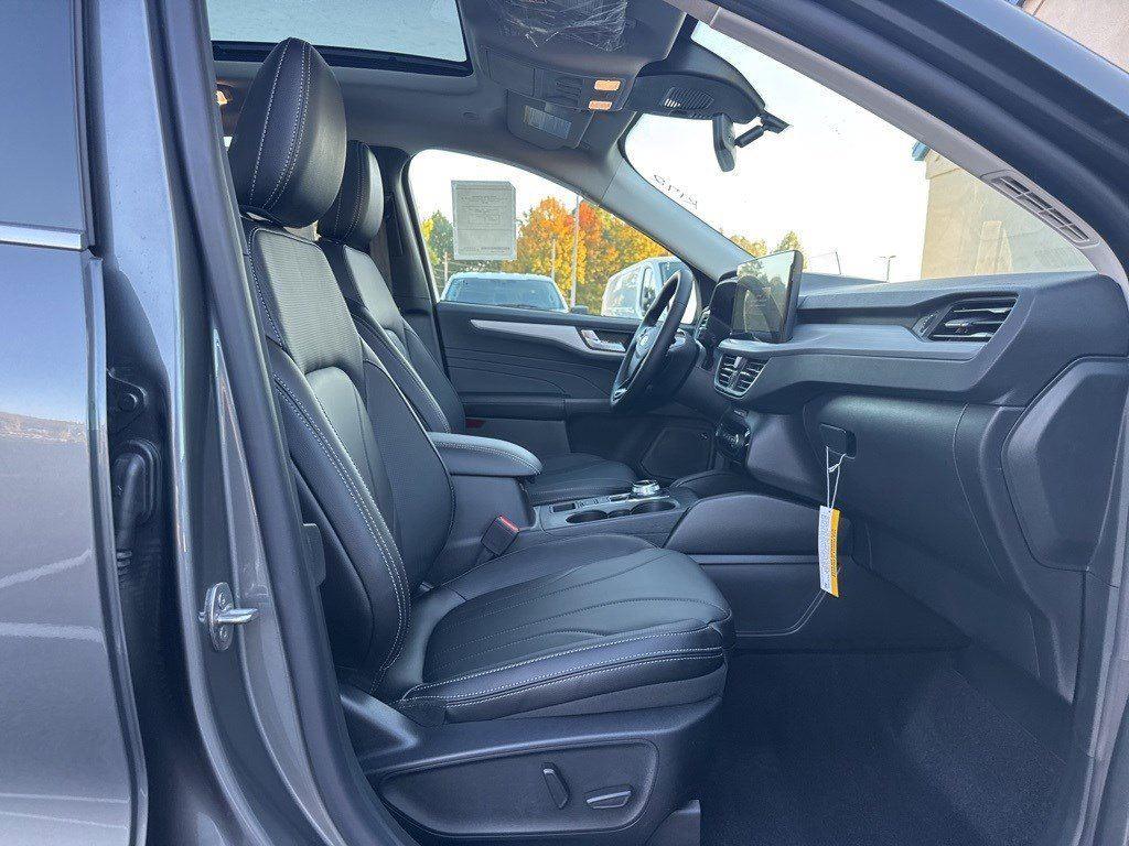 2025 Ford Escape Plug-In Hybrid photo 15