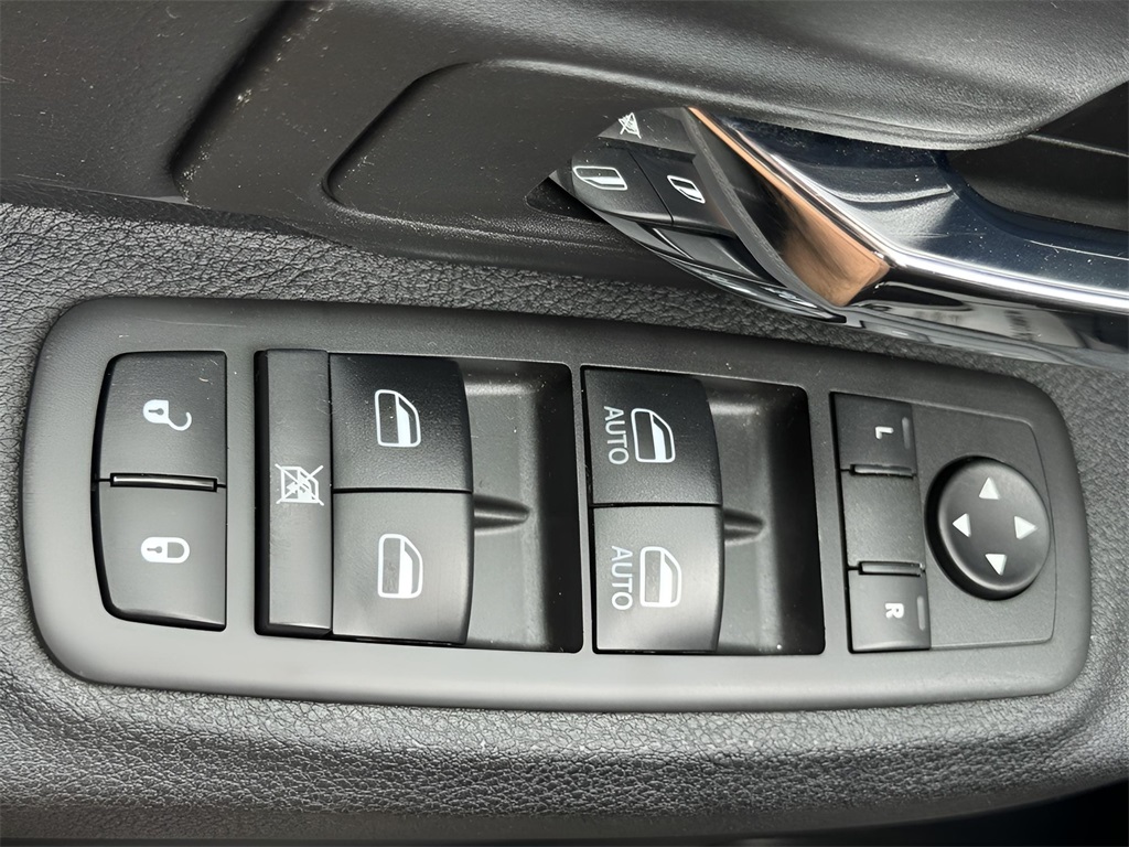 2021 Ram 1500 Classic Warlock photo 11