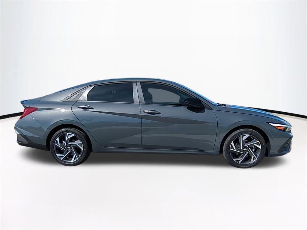 2025 Hyundai Elantra Hybrid SEL Sport photo 3