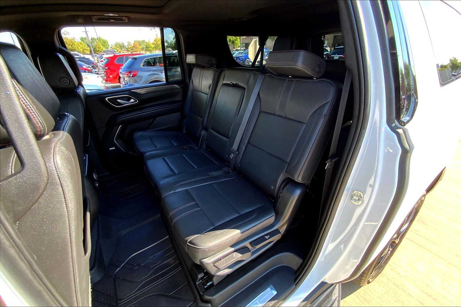 2023 Chevrolet Suburban RST photo 19