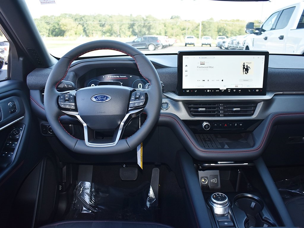 2025 Ford Explorer ST-Line photo 15