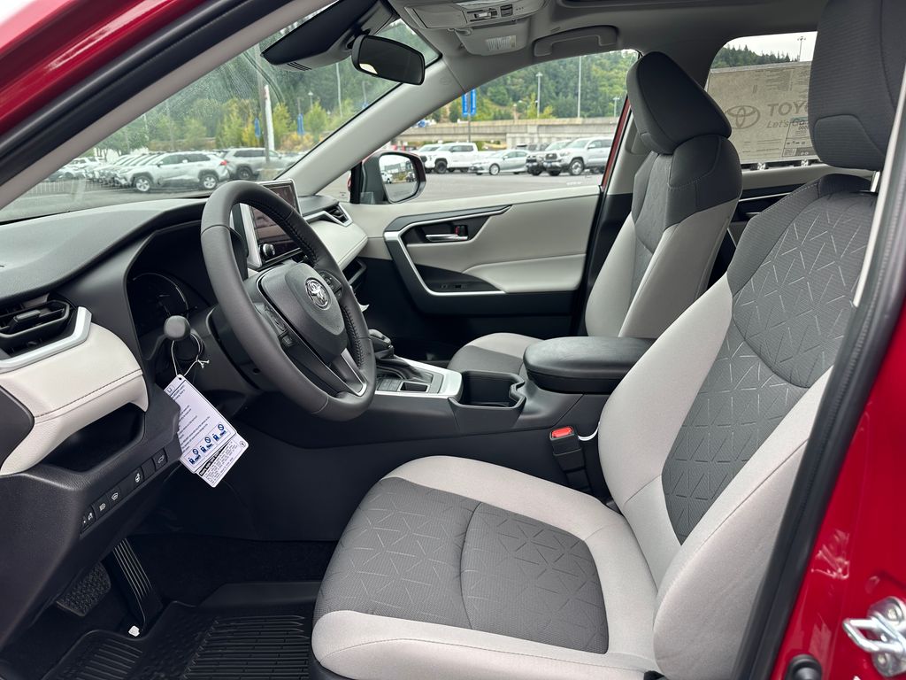 2025 Toyota RAV4 XLE photo 11