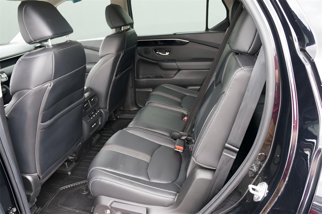 2023 Honda Pilot Touring photo 3