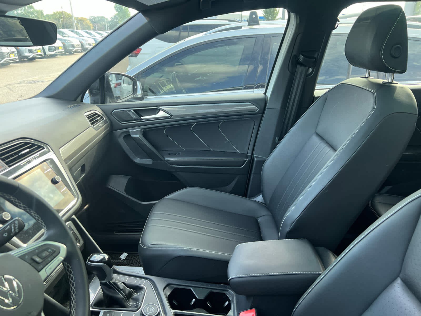 2023 Volkswagen Tiguan SE R-Line Black photo 6