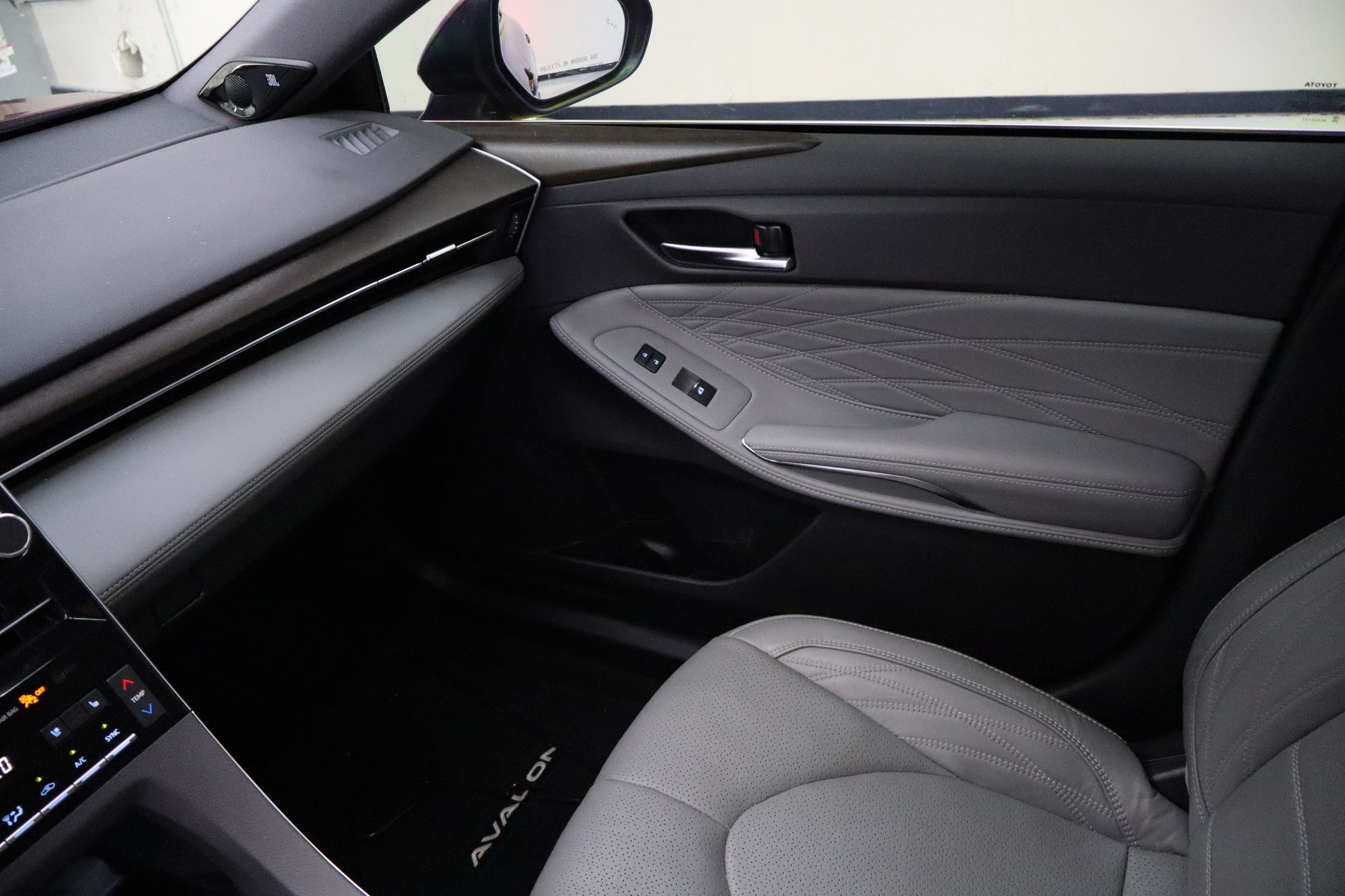 2019 Toyota Avalon Limited photo 23