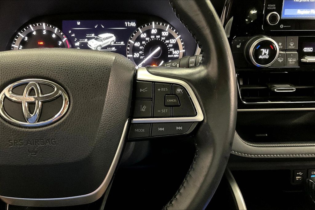 2022 Toyota Highlander XLE photo 18