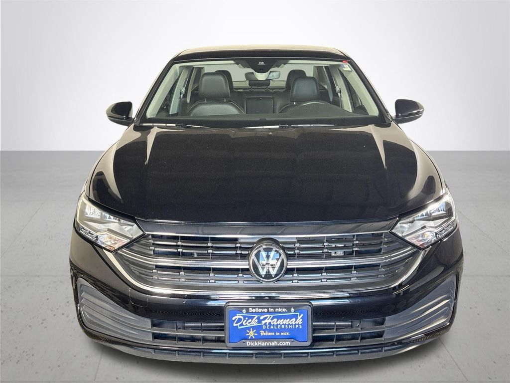 2024 Volkswagen Jetta SE photo 3