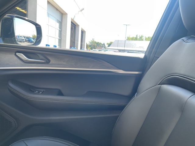 2025 Jeep Grand Cherokee Limited photo 17