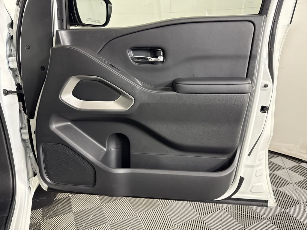 2025 Nissan Frontier SV photo 12