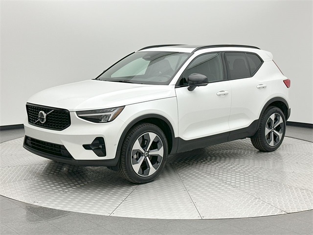 2025 Volvo XC40 Plus's photo