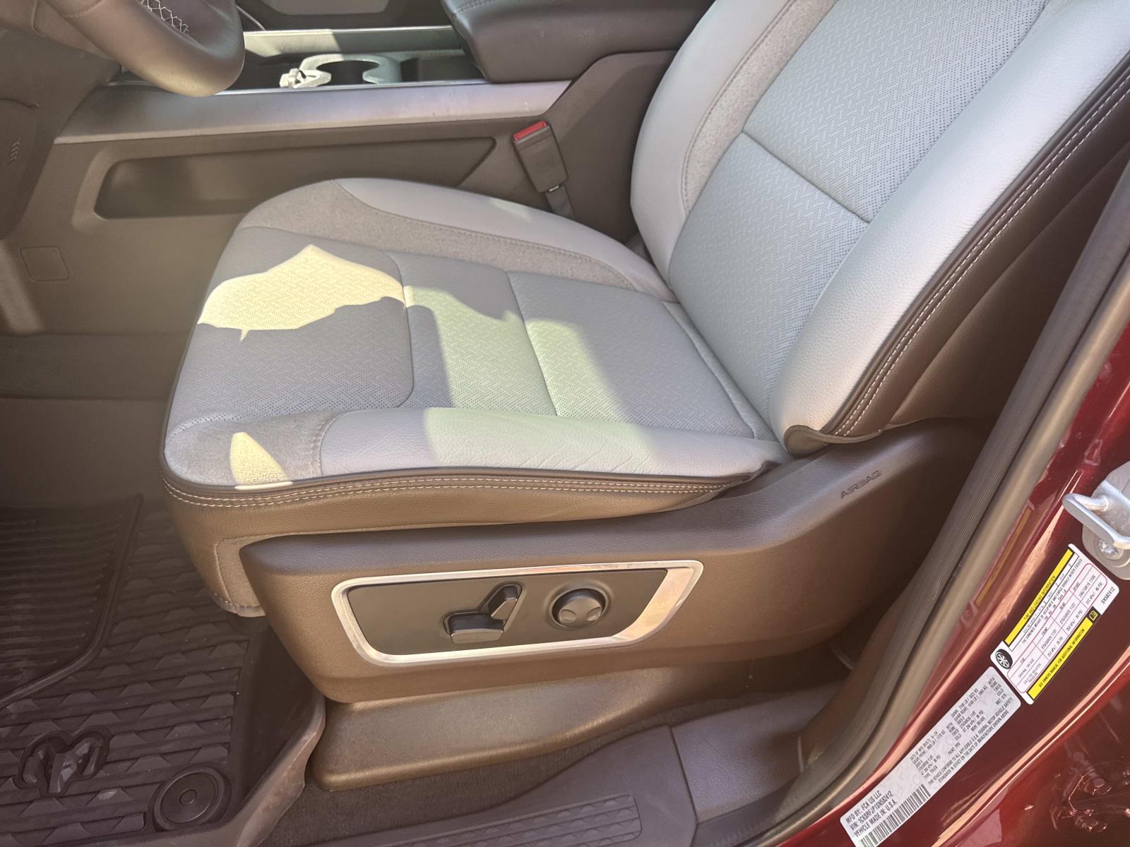 2025 Ram 1500 Laramie photo 14