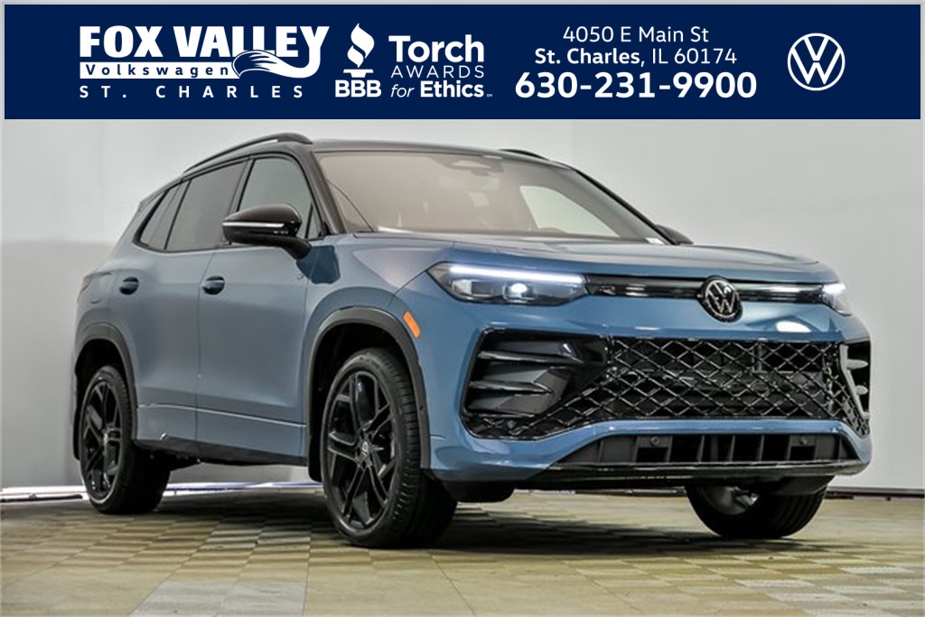 2025 Volkswagen Tiguan SE R-LINE BLACK's photo