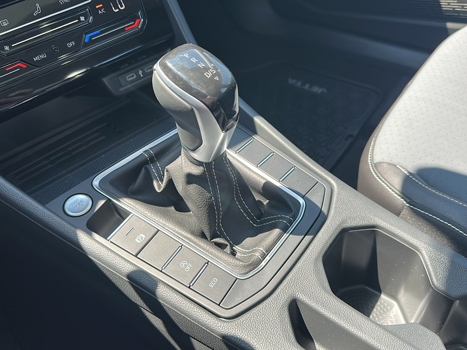 2025 Volkswagen Jetta 1.5T SE photo 15
