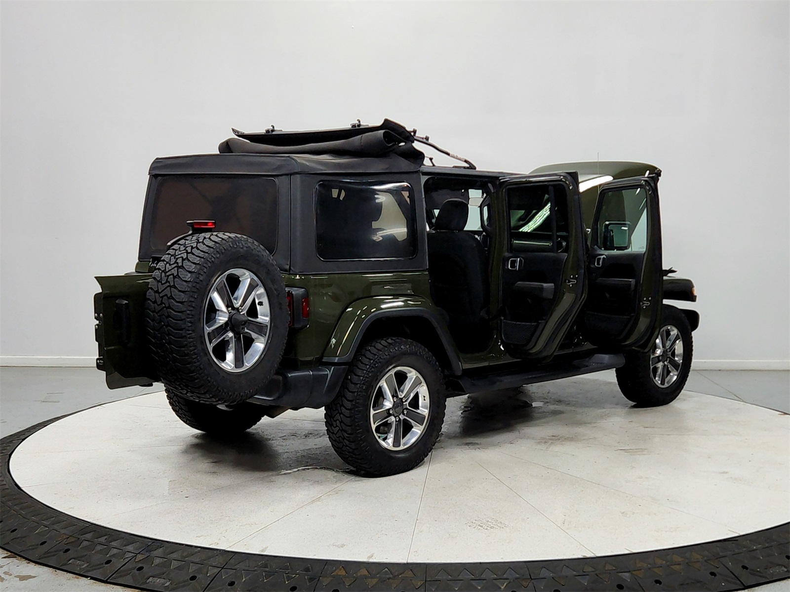 2021 Jeep Wrangler Unlimited Sahara photo 15