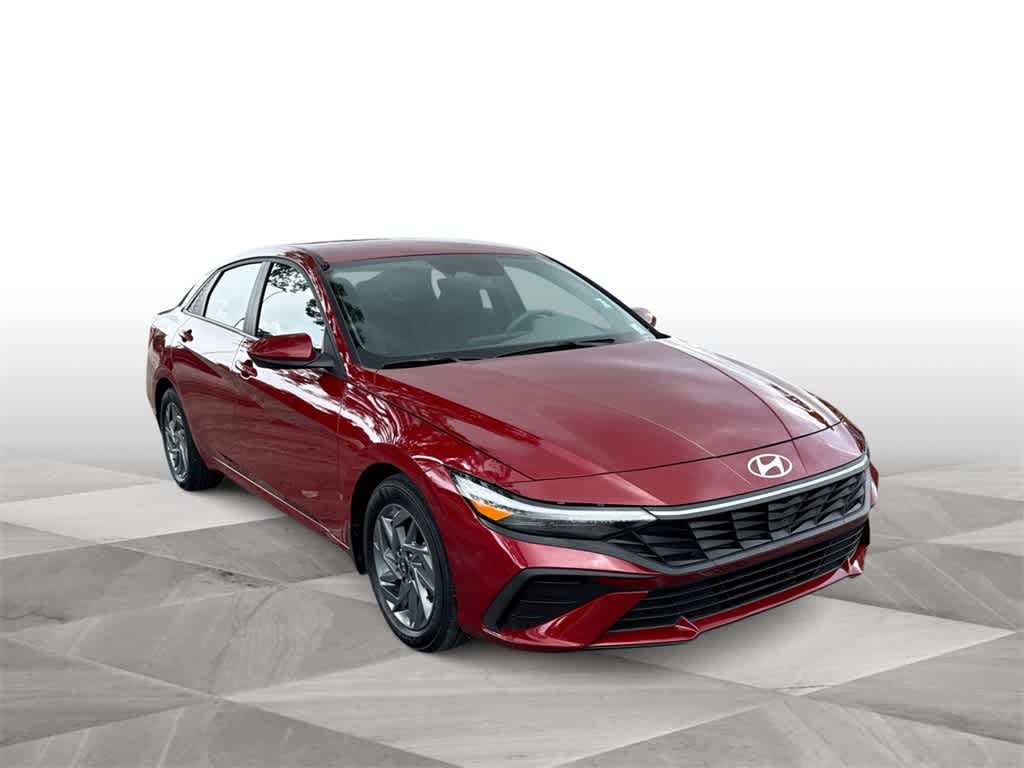 2024 Hyundai Elantra SEL photo 2
