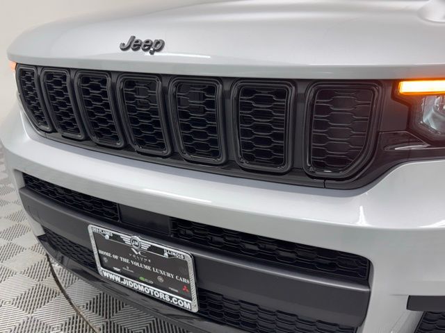 2024 Jeep Grand Cherokee Altitude photo 4