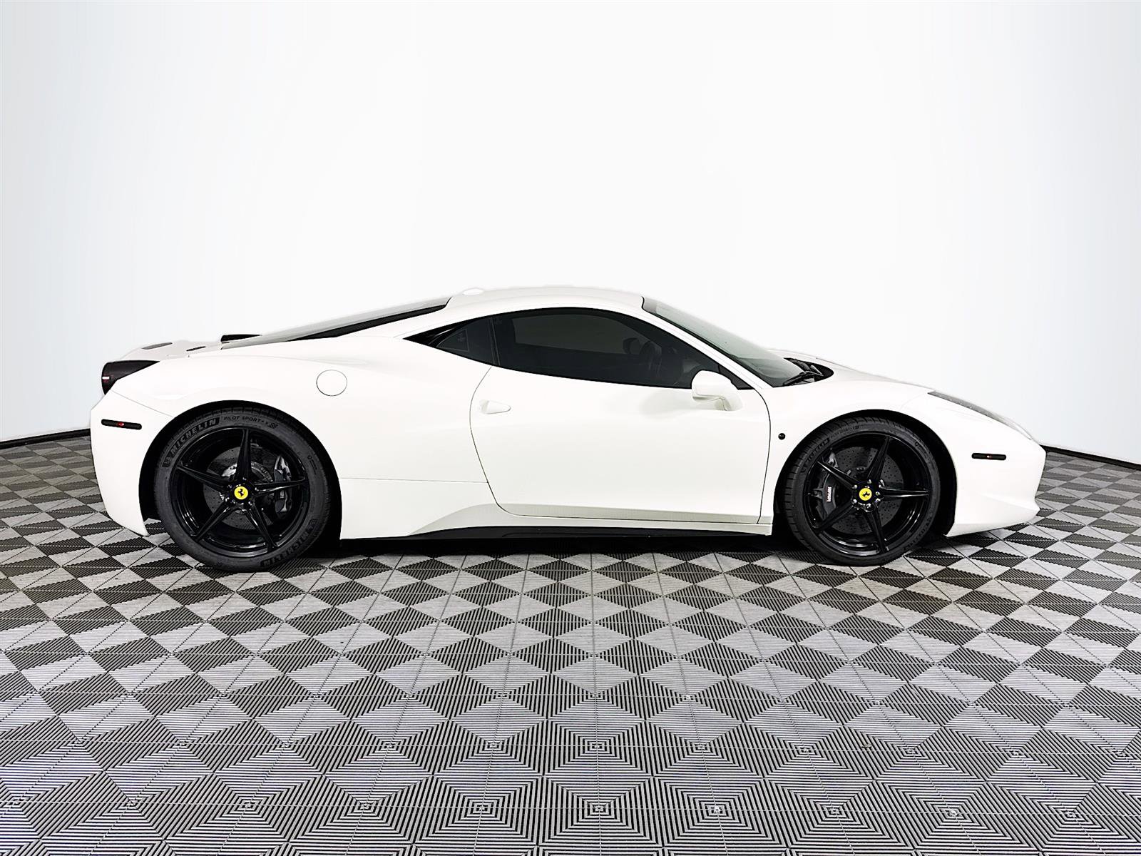 2014 Ferrari 458 Italia Base photo 8