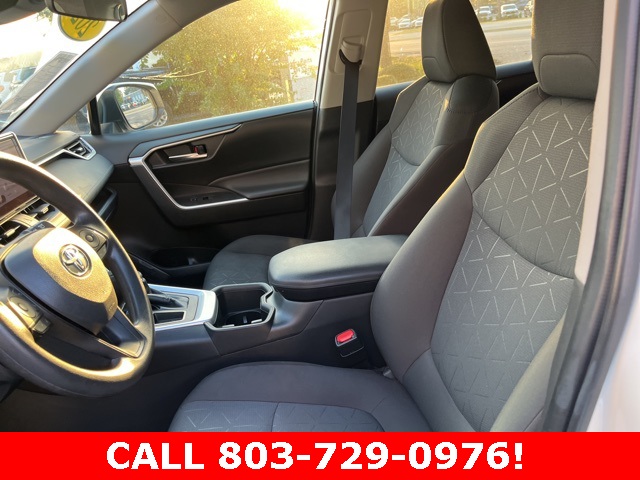 2024 Toyota RAV4 XLE photo 3