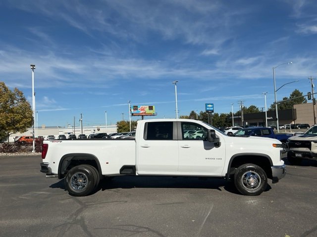 2026 Chevrolet Silverado 3500HD LT photo 2